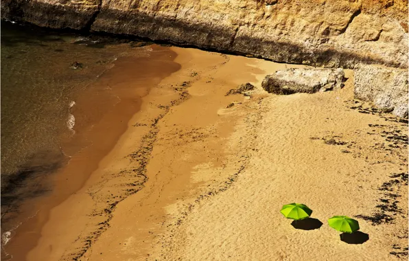 Картинка песок, море, пляж, пейзаж, скала, зонт