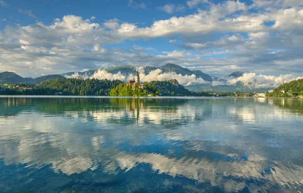 Картинка небо, облака, горы, отражение, зеркало, Словения, Озеро Блед, Церковь Успения