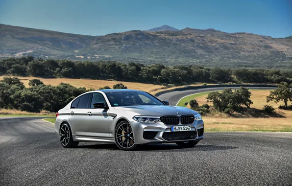 Картинка серый, BMW, седан, 4x4, 2018, гоночная трасса, четырёхдверный, M5