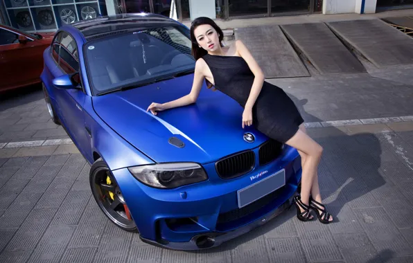 Взгляд, Девушки, BMW, азиатка, черное платье, красивая девушка, синий авто
