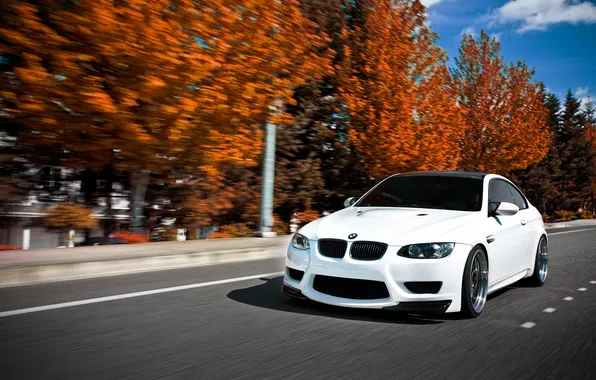 Картинка дорога, осень, белый, скорость, BMW, Ericsson