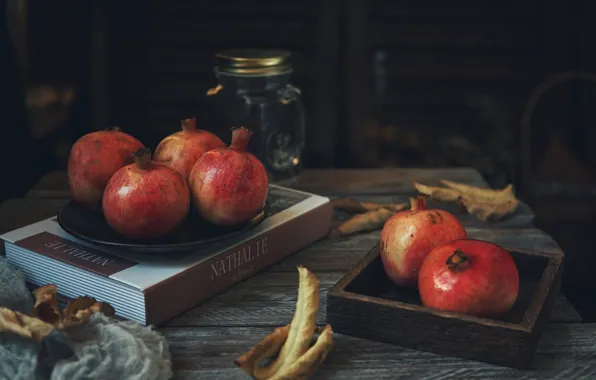 Листья, темный фон, стол, доски, банка, книга, фрукты, натюрморт