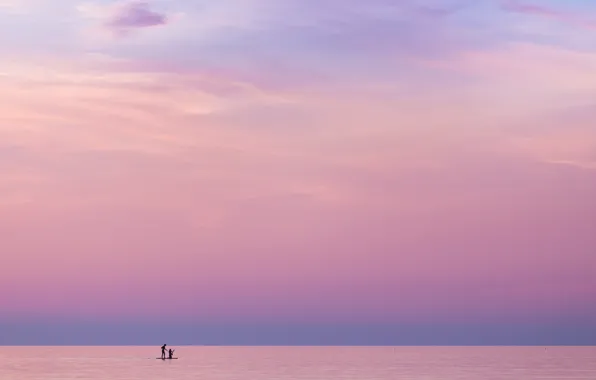 Море, закат, человек