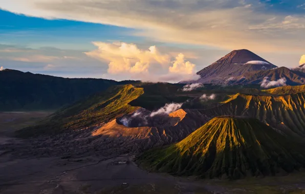 Картинка Индонезия, Ява, Tengger, вулканический комплекс-кальдеры Тенгер, действующий вулкан Бромо