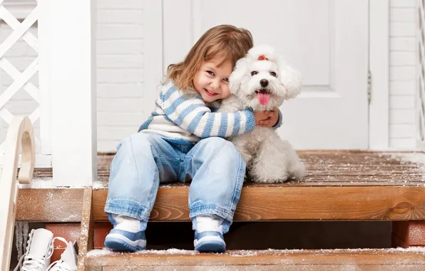 Картинка зима, радость, улыбка, ребенок, собака, объятия, лестница, друзья