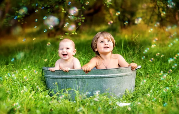 Картинка лето, трава, радость, счастье, дети, детство, удивление, мыльные пузыри