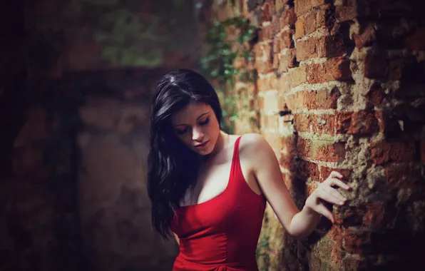 Картинка девушка, стена, в красном