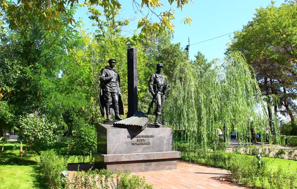 Картинка Трава, Деревья, Солдаты, Память, Волгоград, Памятник, Volgograd, Пограничникам всех поколений