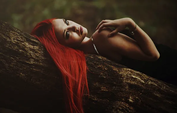 Девушка, лежит, красные волосы