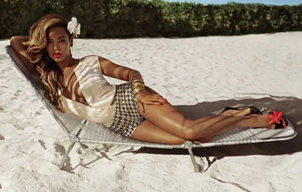Пляж, лето, девушка, отдых, шорты, лежит, Beyonce Knowles, Бейонсе