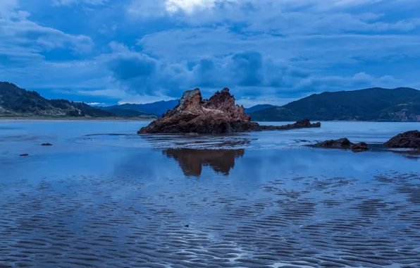 Картинка море, облака, горы, синева, камни, скалы, побережье, Новая Зеландия