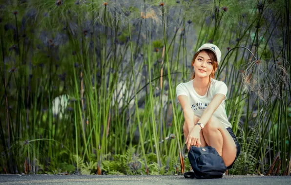 Картинка девушка, милая, футболка, сумочка, кепка, азиатка, коленки