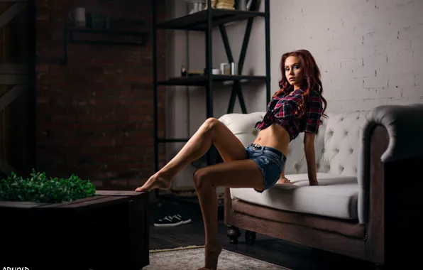 Картинка girl, Model, shorts, legs, redhead, belly, shirt, feet