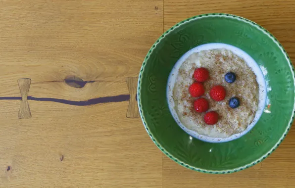 Cream, blueberries, cinnamon, raspberries