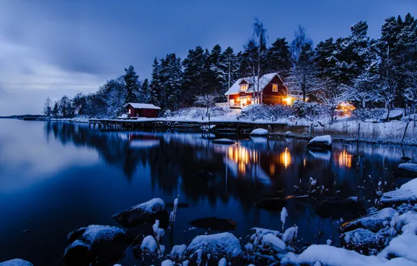 Картинка зима, лес, вода, снег, деревья, ночь, дом, отражение