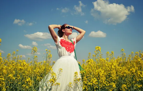 Девушка, облака, цветы, сердце, очки, белое платье, поле цветов