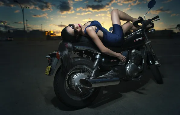 Картинка девушка, закат, мотоцикл