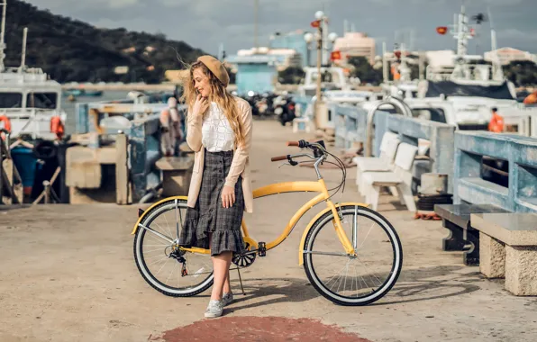 Картинка девушка, велосипед, улыбка, порт, набережная