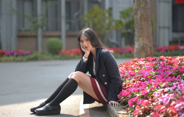 Взгляд, азиатка, look, asian, flower bed, девушка сидит, slender legs, стройные ноги