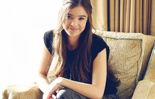 Улыбка, кресло, актриса, певица, Hailee Steinfeld, Хейли Стейнфелд