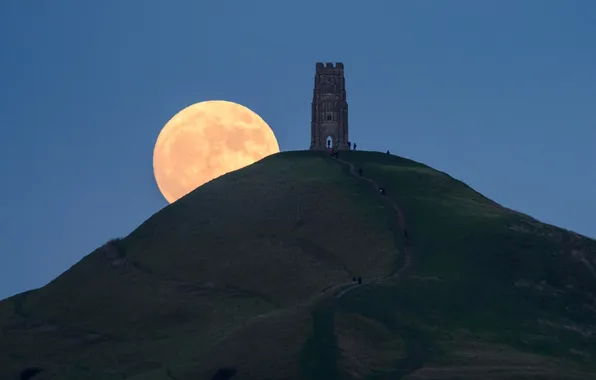 Картинка moon, tower, landscape, nature, people, hills, ruins, England