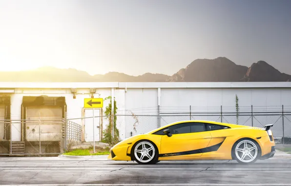 Картинка горы, стена, Lamborghini, Superleggera, Gallardo, блик, жёлтая, ламборджини