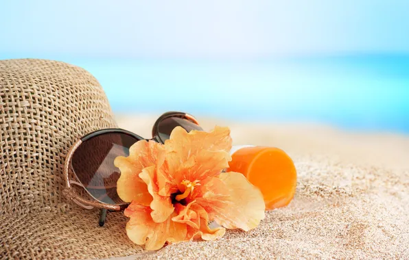 Картинка песок, море, пляж, лето, цветы, отдых, шляпа, очки