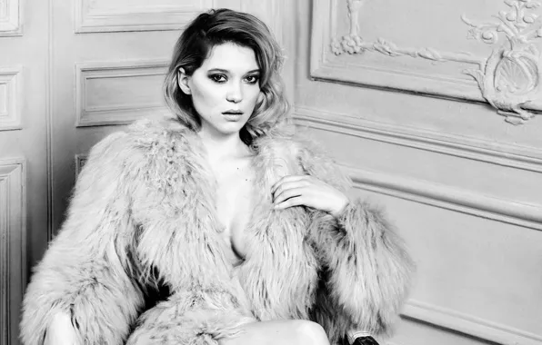 Картинка black&white, monochrome, hair, look, actress, decollete, Lea Seydoux, fur coat