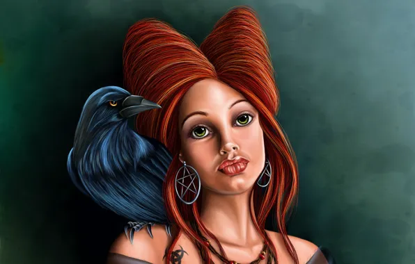 Женщина с рыжими волосами и татуировкой на плече