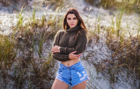 Картинка girl, field, brunette, arms crossed