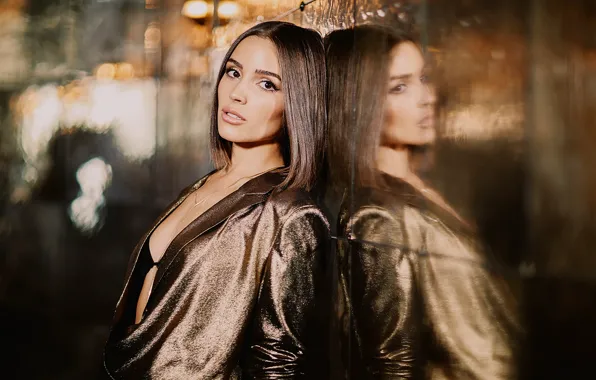 Картинка взгляд, поза, брюнетка, кофточка, Olivia Culpo