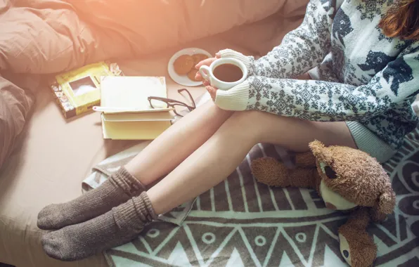 Картинка девушка, кофе, печенье, Girl, чашка, постель, книга, book
