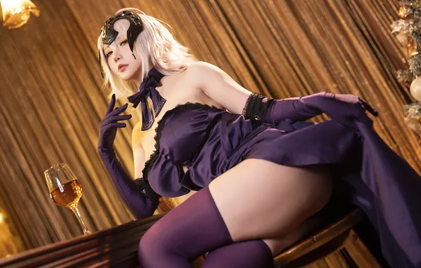 Поза, модель, бокал, декольте, перчатки, ножки, азиатка, красотка