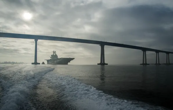 Картинка оружие, флот, San Diego, Coronado Bay Bridge, USS Makin Island (LHD 8)