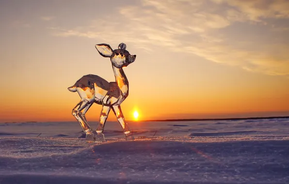 Картинка зима, солнце, снег, закат, лёд, скульптура, оленёнок