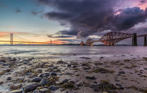 Картинка закат, город, вечер, Шотландия, Эдинбург, железнодорожный мост, висячий автомобильный мост Форт-Роуд-Бридж, залив Ферт-оф-Форт