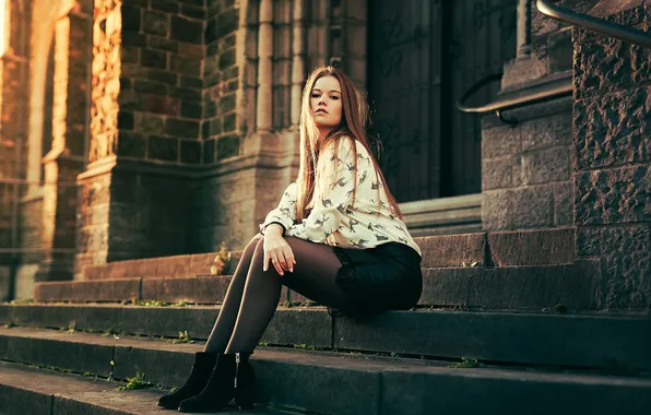 Картинка girl, blouse, woman, young, beautiful, model, skirt