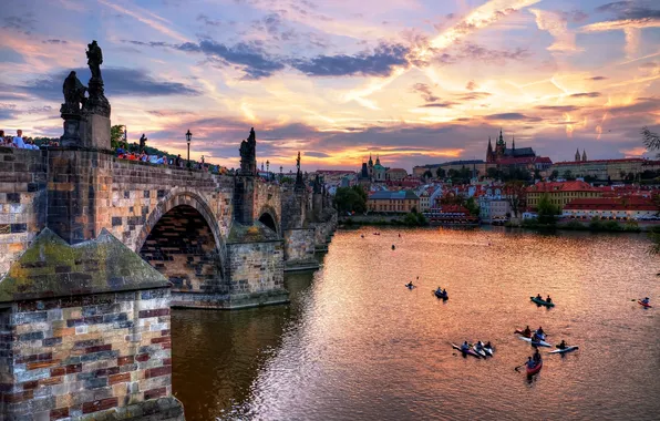 Вода, город, река, вечер, Прага, Чехия, архитектура, лебеди