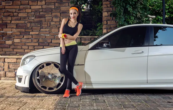 Взгляд, девушка, Mercedes, азиатка, Эротика, белый авто, спортивный костюм