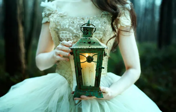 Картинка девушка, свеча, фонарь, Bella Kotak, In the Twilight hours