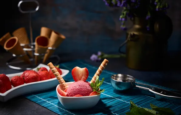 Картинка ягоды, клубника, натюрморт, клубничное мороженое, вафельные рожки