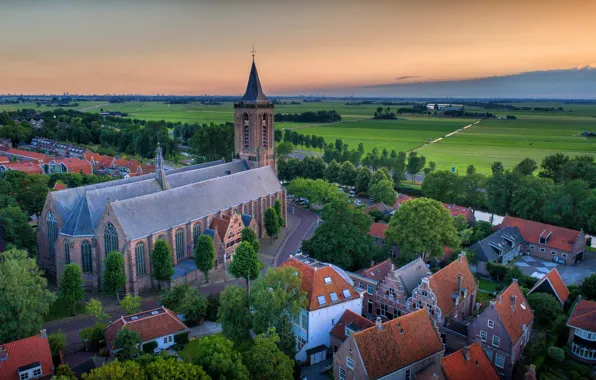 Картинка пейзаж, закат, город, поля, дома, крыши, церковь, Голландия