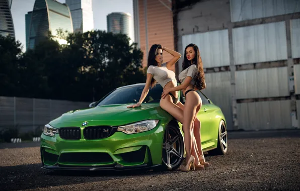 Девушки, здания, BMW, Эротика, зеленый авто