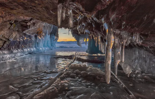 Картинка зима, природа, озеро, лёд, сосульки, Байкал, пещера, Владимир Рябков