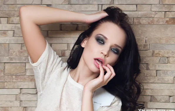 Взгляд, девушка, поза, модель, playboy, майка, брюнетка, girl