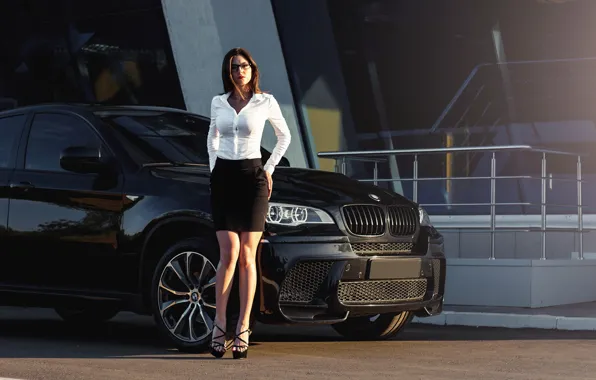 Картинка взгляд, Девушки, BMW, красивая девушка, Наталья, черный авто, позирует над машиной