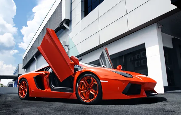 Картинка небо, оранжевый, здание, Lamborghini, суперкар, supercar, sky, orange