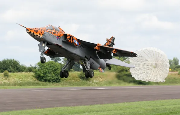 Jaguar, Посадка, Истребитель-бомбардировщик, Парашют, RAF, ВПП, Шасси, Sepecat Jaguar