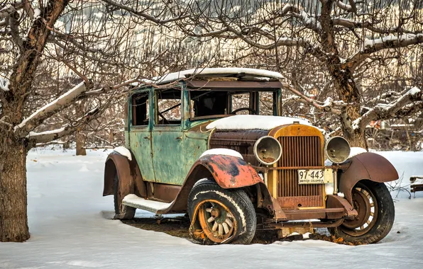 Snow, rust, old car