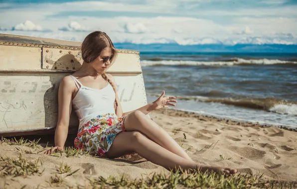Картинка песок, море, пляж, лодка, ножки, Россия, Павел Сметанин, девушка Маша